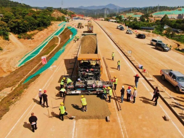 吐鲁番高速公路